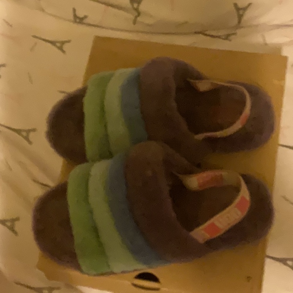 Uggs Slides - image 3